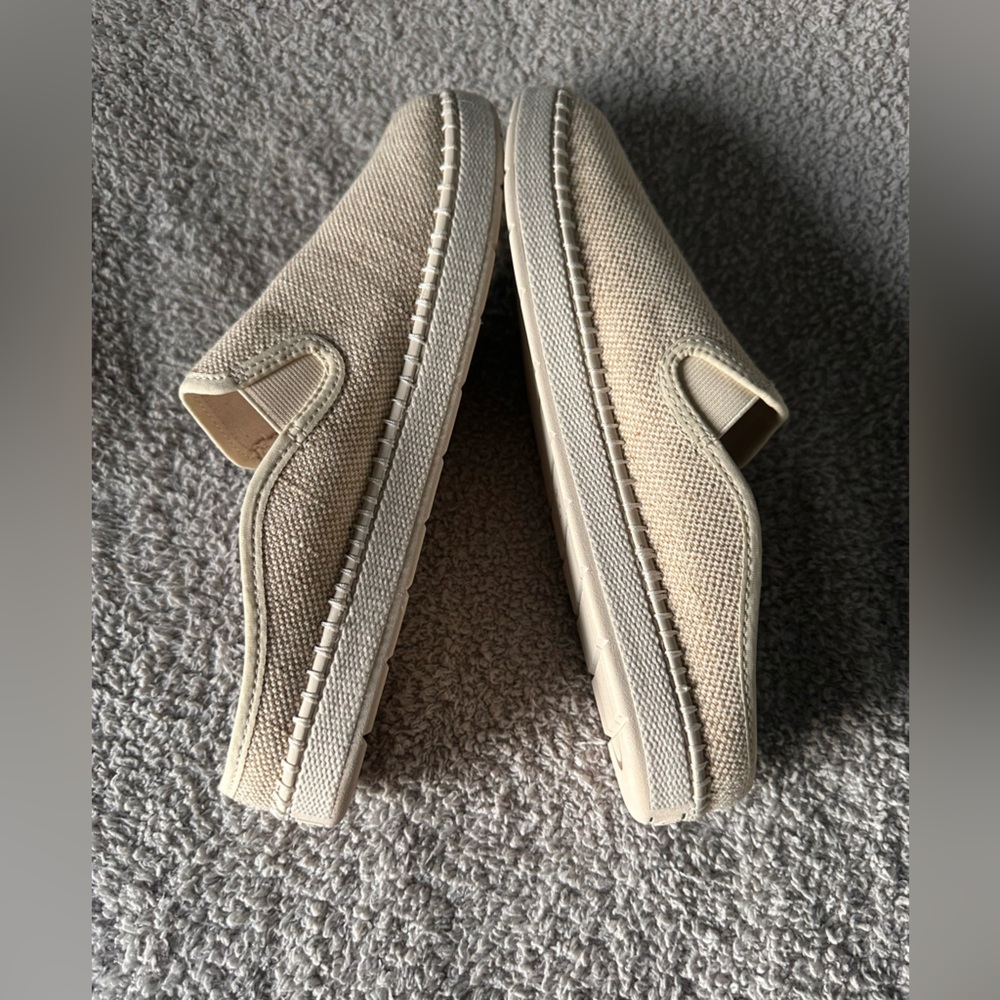 UGG Women’s Delu Sneakers - Picture 7 of 11
